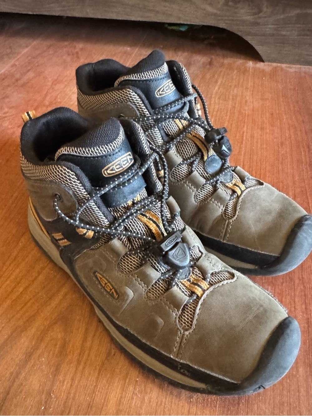 Keen kids hiking boots